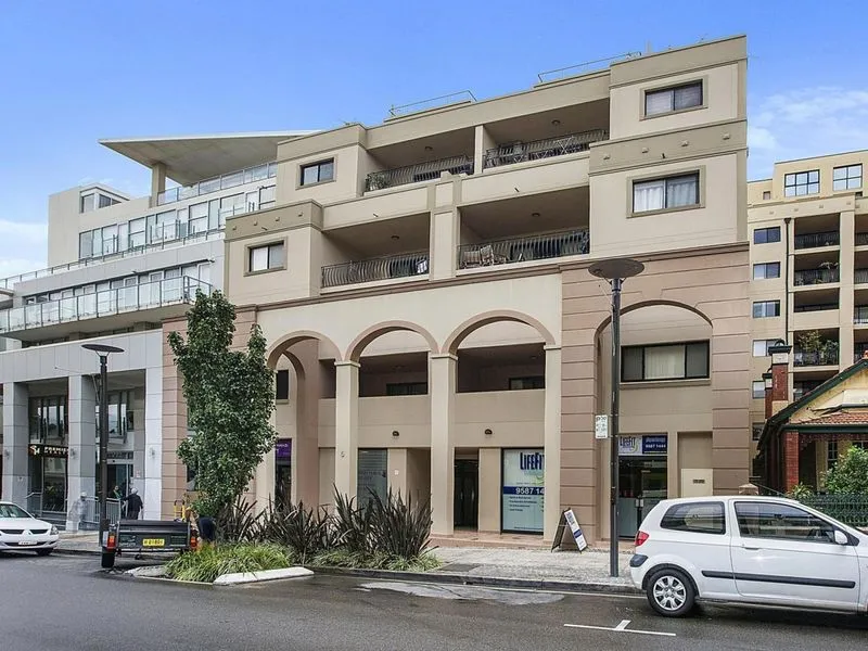 SPACIOUS, TWO BEDROOM APARTMENT