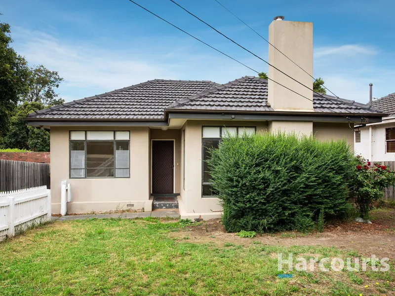 A Stone's Throw From Deakin University! 