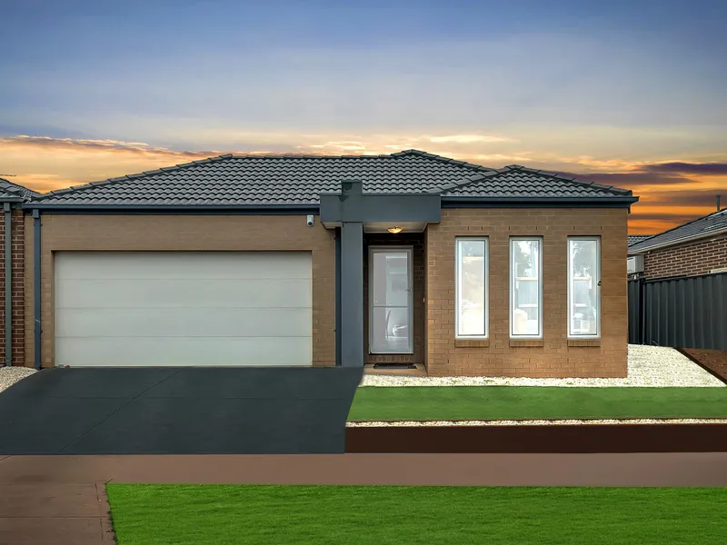 GET IN TOUCH TO BE SENT THE VIRTUAL VIDEO TOUR !  LOCATION, LOCATION & LOCATION !  OWNERS ARE VERY MOTIVATED TO SELL