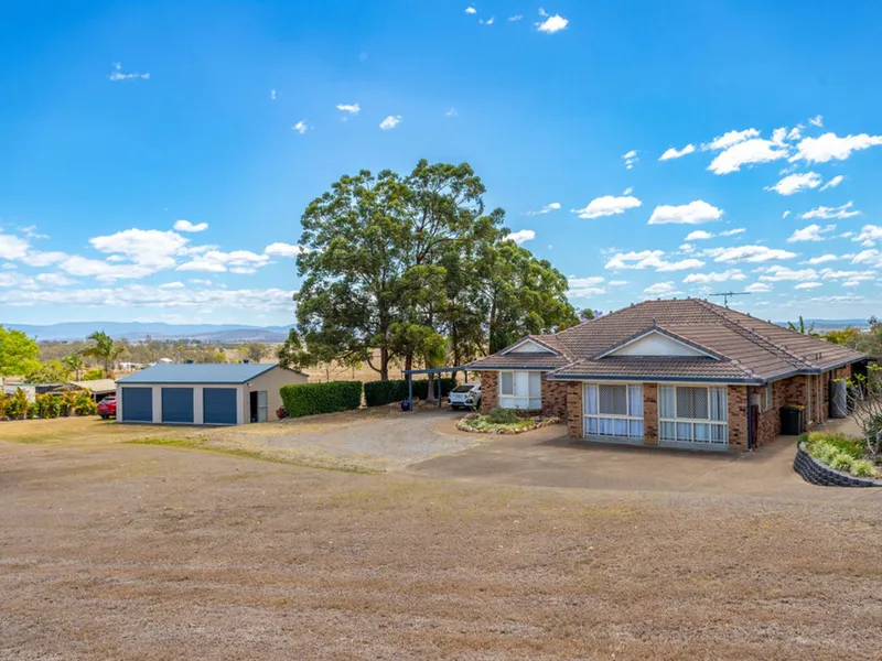 6 BEDROOM HOME IN STUNNING LOCATION - AVAILABLE NOW!