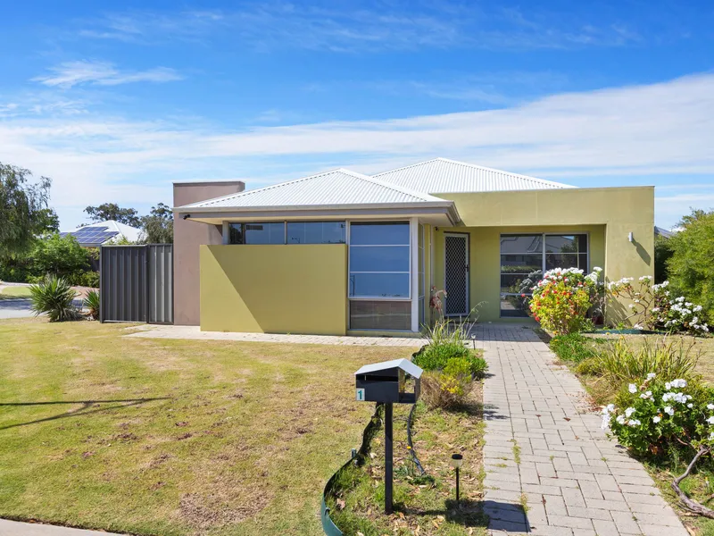 EXECUTIVE FAMILY LIVING ON A CORNER BLOCK WITH SIDE ACCESS
