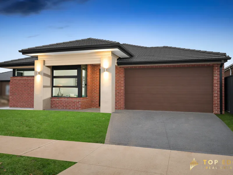 LUXE LIVING IN AN ENVIABLE LOCATION !!