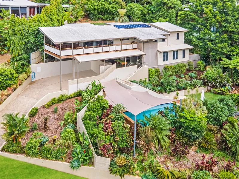 Spectacular Tropical Entertainer with Panoramic Views