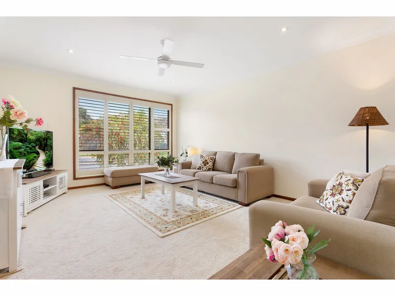 OVERSIZED FAMILY HOME - PERFECT PLACE TO SHARE WITH FRIENDS OR FAMILY IN A SOUGHT-AFTER LOCATION