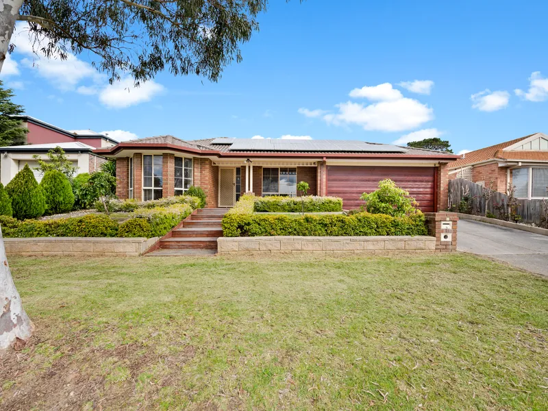 Sophisticated, Spacious 4 Bedroom Home!