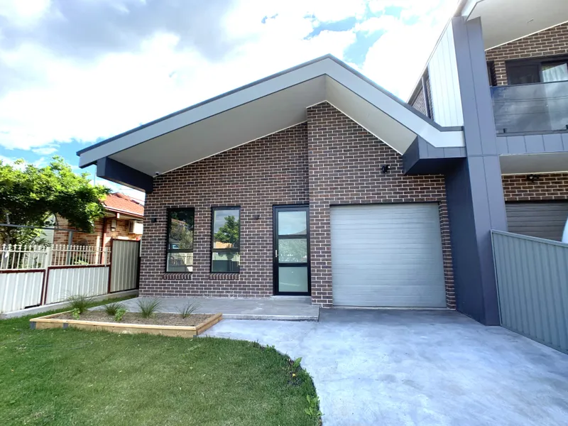 BRAND NEW SINGLE STOREY DUPLEX WITH HIGH CEILINGS