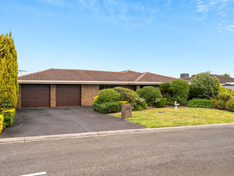 Spacious family home in popular Woodcroft!