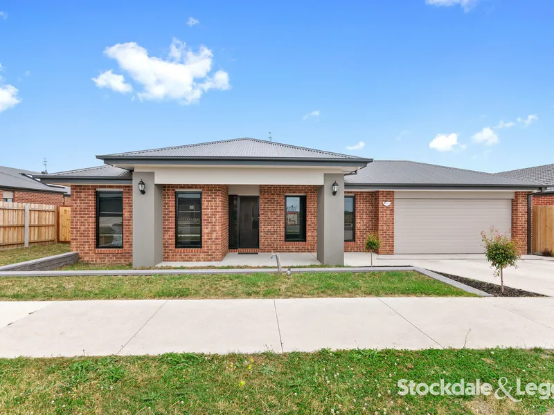 5 BEDROOMS OF STYLISH LIVING IN YINNAR