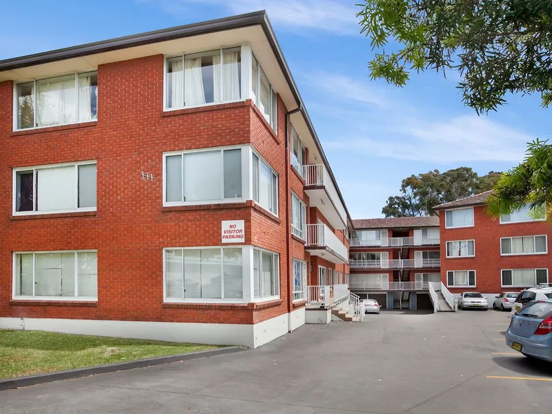 SUNLIT APARTMENT IN CONVENIENT LOCATION