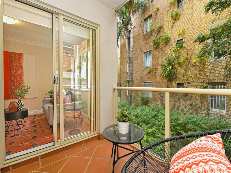 Rare Large studio with balcony