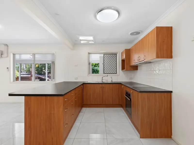 GORGEOUS FAMILY HOME WITH A/C at heart of Jamboree Heights