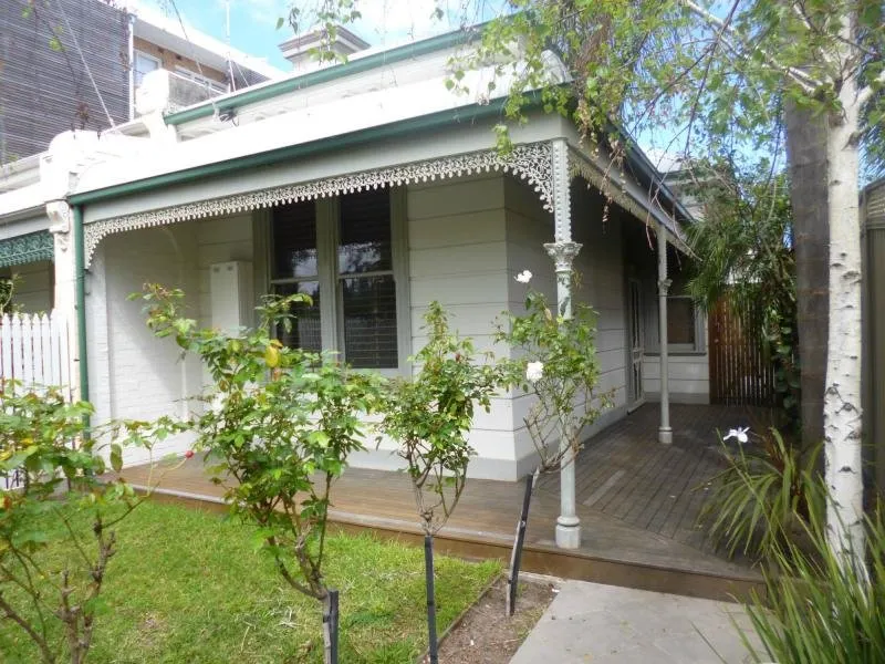 3 BED FAMILY HOME WITH DOUBLE LOCK-UP GARAGE