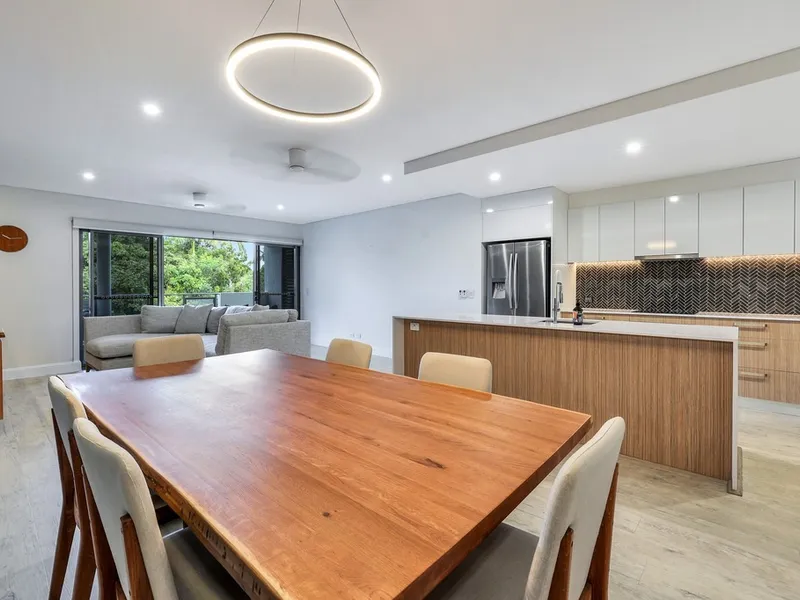 FURNISHED unit minutes from the beach