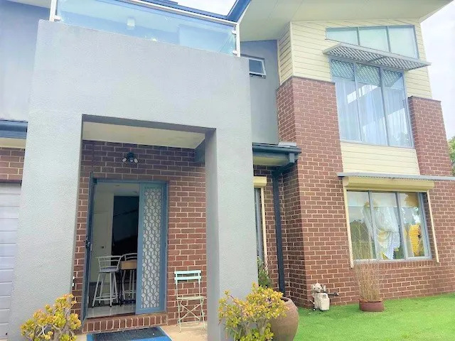 Three Bedroom Townhouse in an Ideal Location