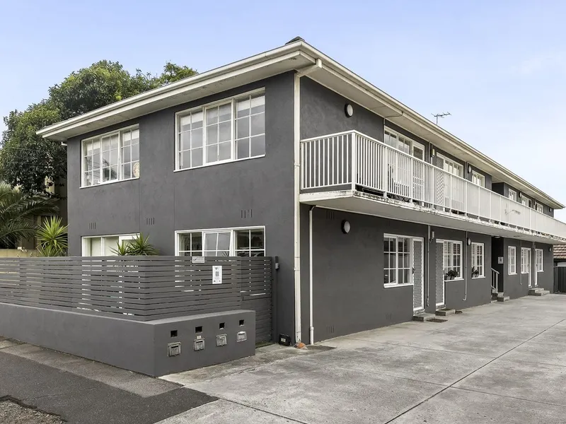 Funky boutique block