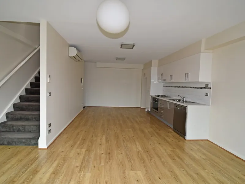 STYLISH 2 BEDROOM TOWNHOUSE - MOVE IN & ENJOY THE LIFESTYLE! 