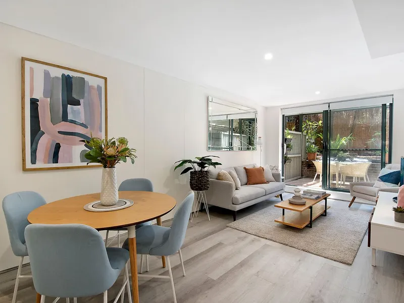 Quiet Courtyard Unit Walk to Shops