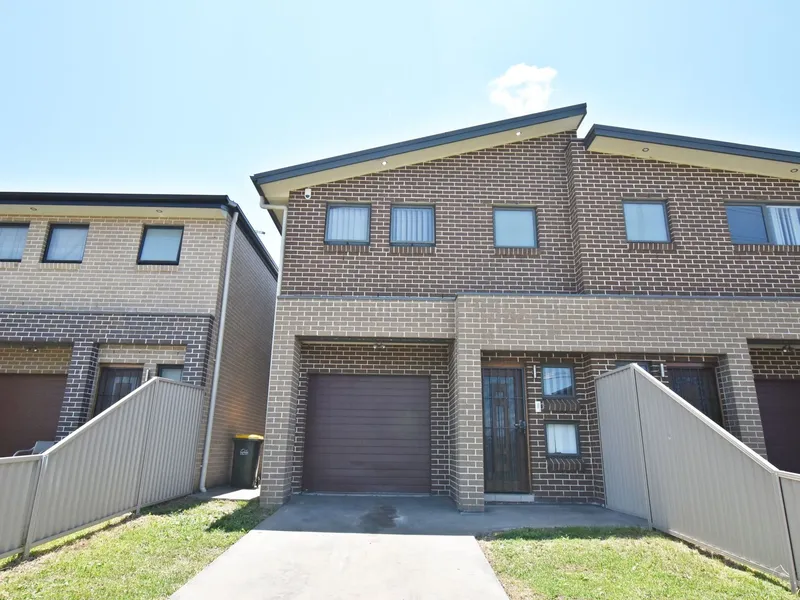 EXCELLENT CONDITION THROUGHOUT - 4 BEDROOM DUPLEX!