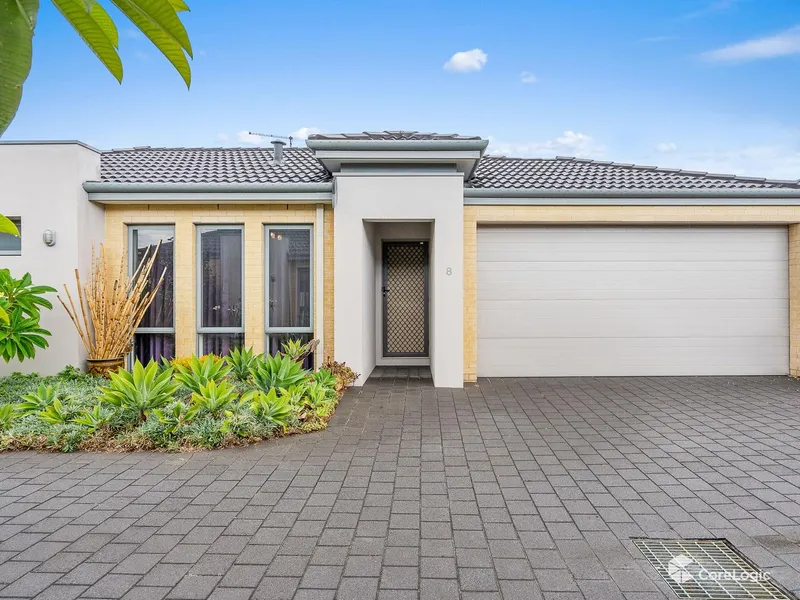 . EASY CARE . FUNCTIONAL SPACE . SOLAR PANELS .