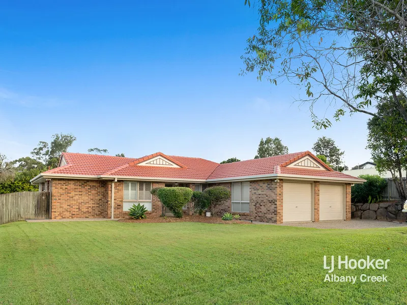 ENTICING FAMILY APPEAL WITH LARGE FENCED BACKYARD IN IDEAL LOCATION!