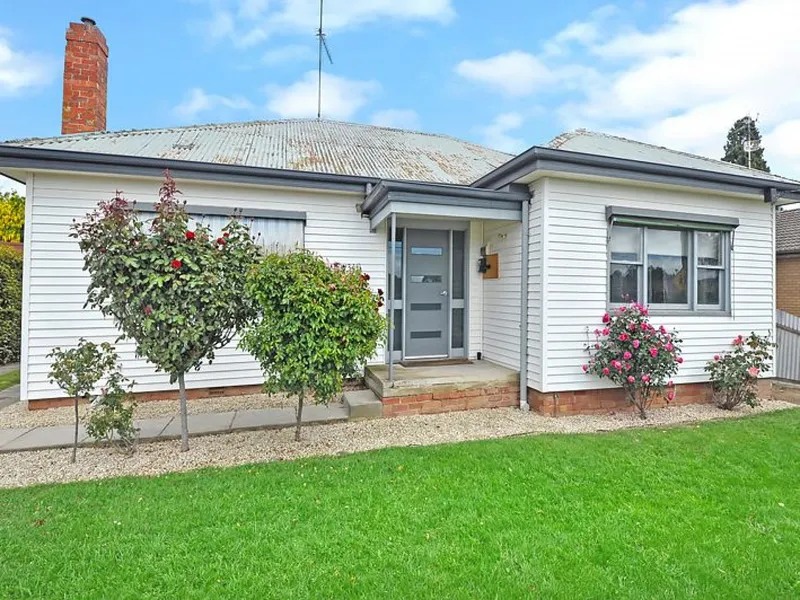 NEAT AND TIDY TWO BEDROOM HOME!!