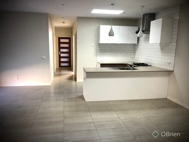 2 Bedroom Unit – Close to Transport 