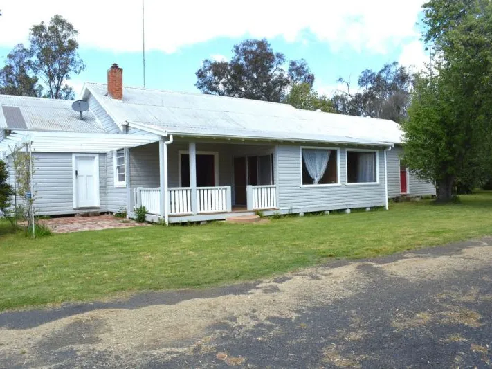 STUNNING RIVER HOUSE