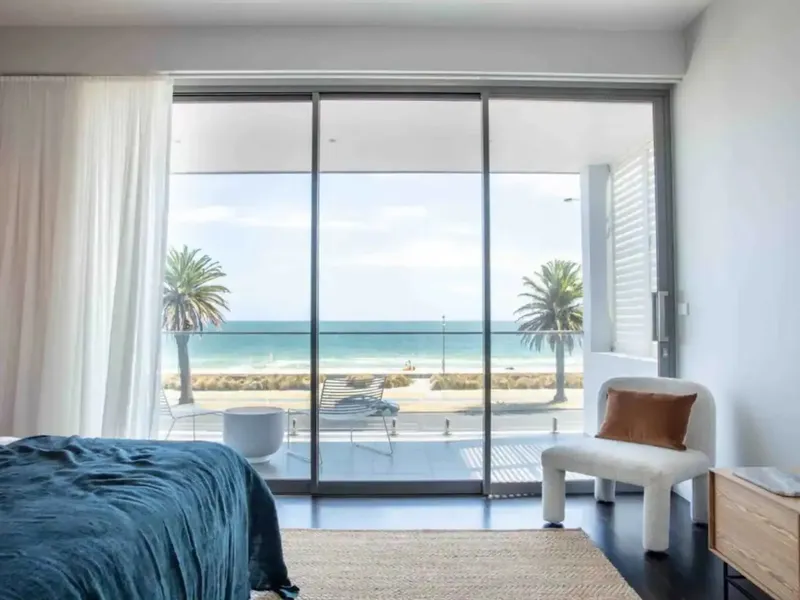 Luxurious Entertainer, Panoramic Bay Views and Flexible Lease Terms - Fully Furnished