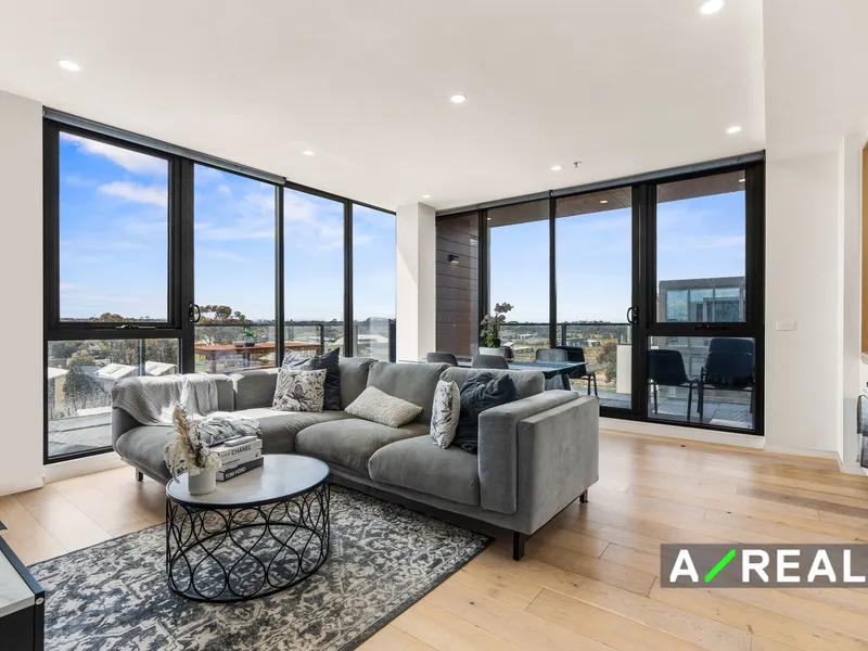 Top Floor Lifestyle Living with Blue-chip Cairnlea