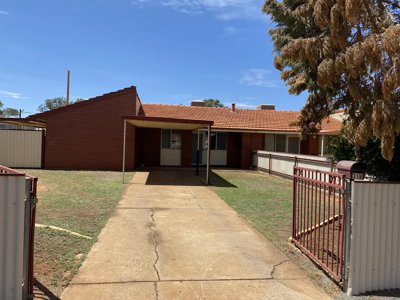 2 Bedroom Duplex in a Quiet Street!