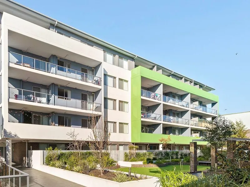 MASSIVE & MODERN ON THE GROUND FLOOR IN A SUPERB LOCATION