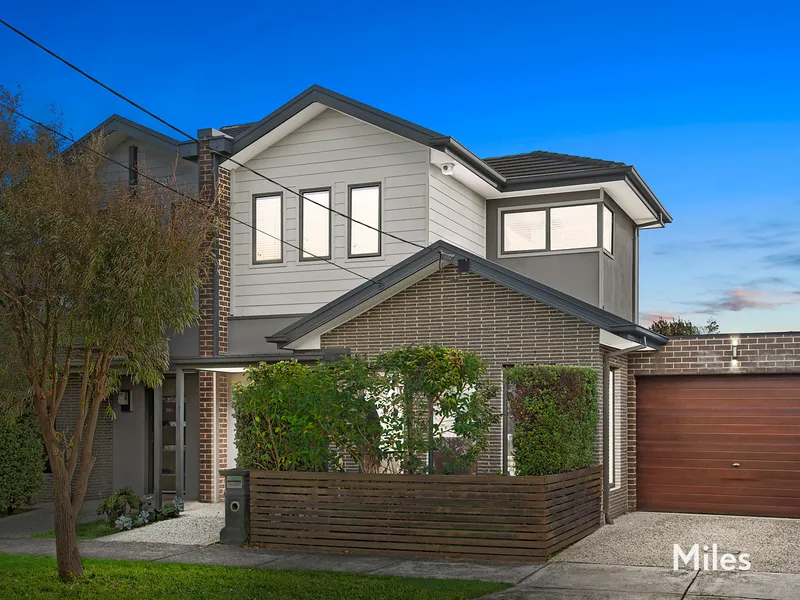 Stylish Oasis Amongst Attractive Gardens