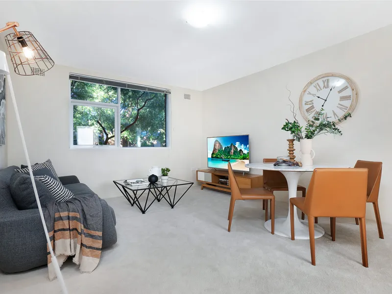 Tranquil Unit in Ultra Convenient Location