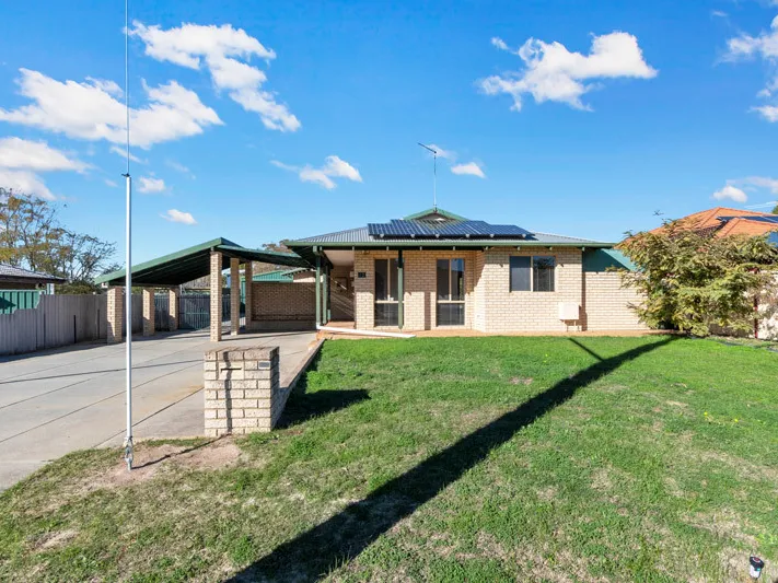 MEET THIS MAGNIFICENT 3x1 ON MANGLES; SITUATED IN SEASIDE WARNBRO WITH WORKSHOP