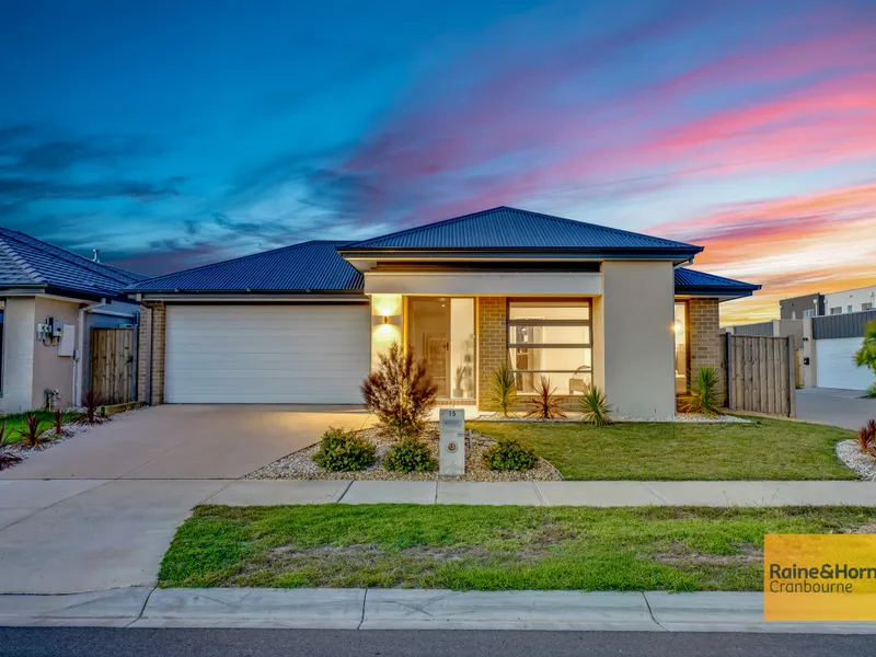 Family Entertainer with 3 Living Areas