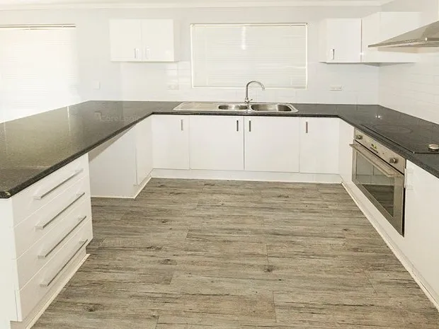 Renovated home in Great location! Over 1700 m2 of land!