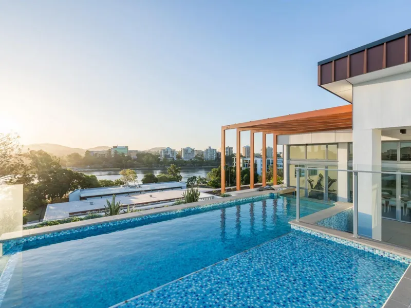 LUXURY RIVER VIEW 2.5 BEDROOM APARTMENT IN WEST END!!