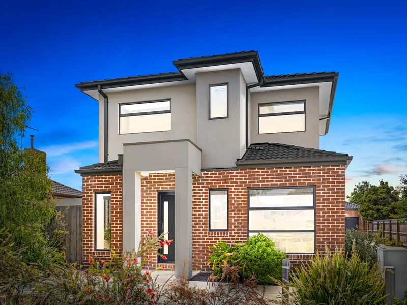 Immaculate Modern Townhouse In Keilor East!