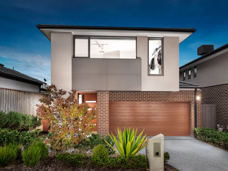 Stylish Home in Splendid Harcrest Estate