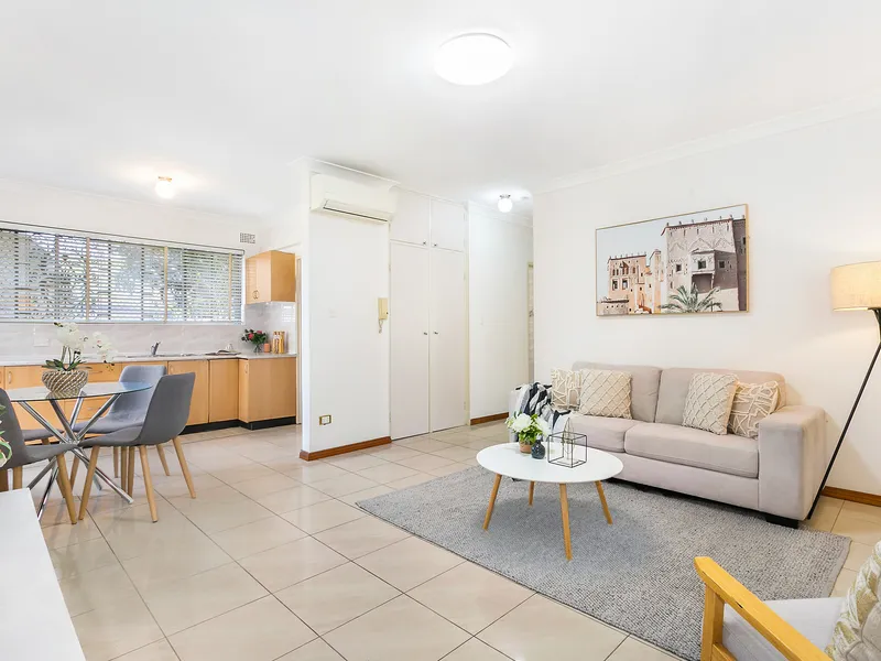 Fantastic Two Bedroom Apartment in Prime Locale