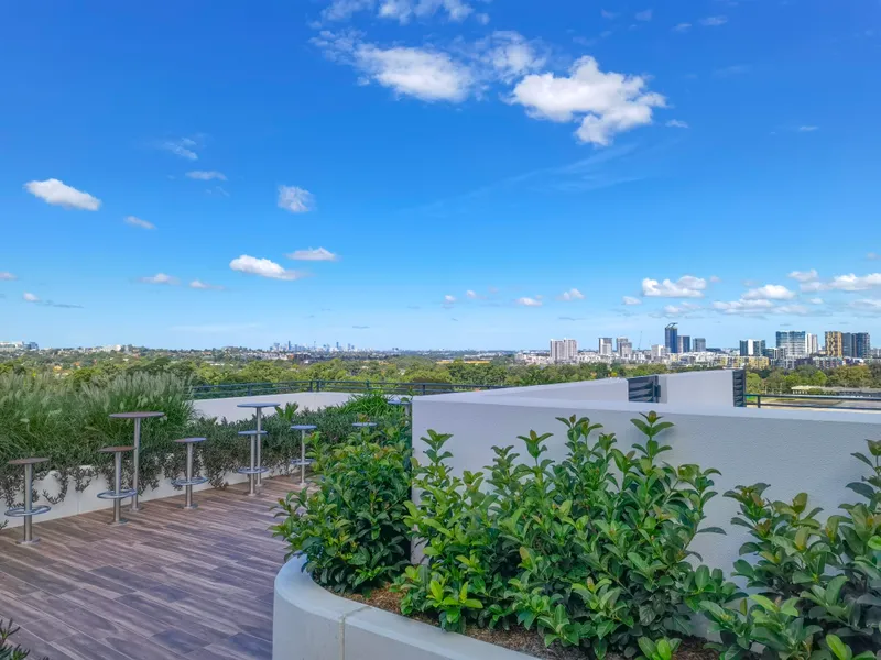 Brand new luxury one bedroom with spacious study!