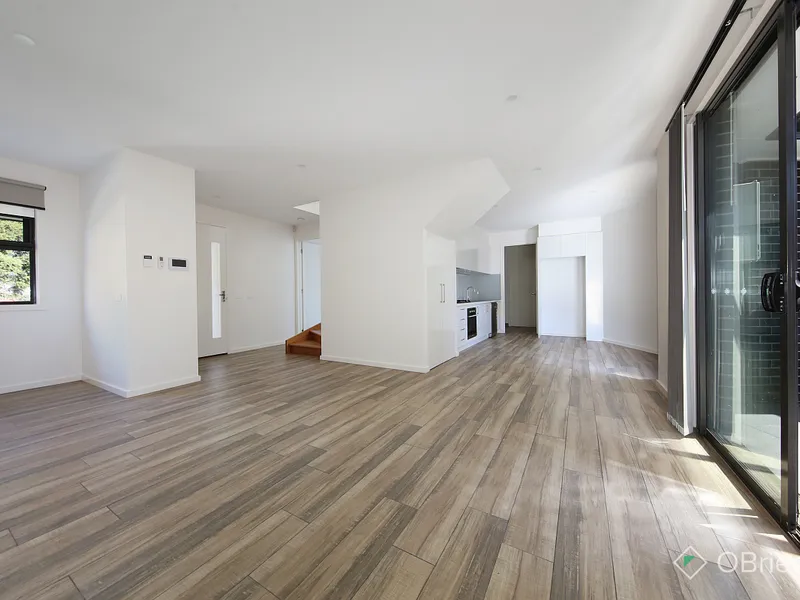 2 Master Bedrooms with Ensuite's & Double Glazed Windows!