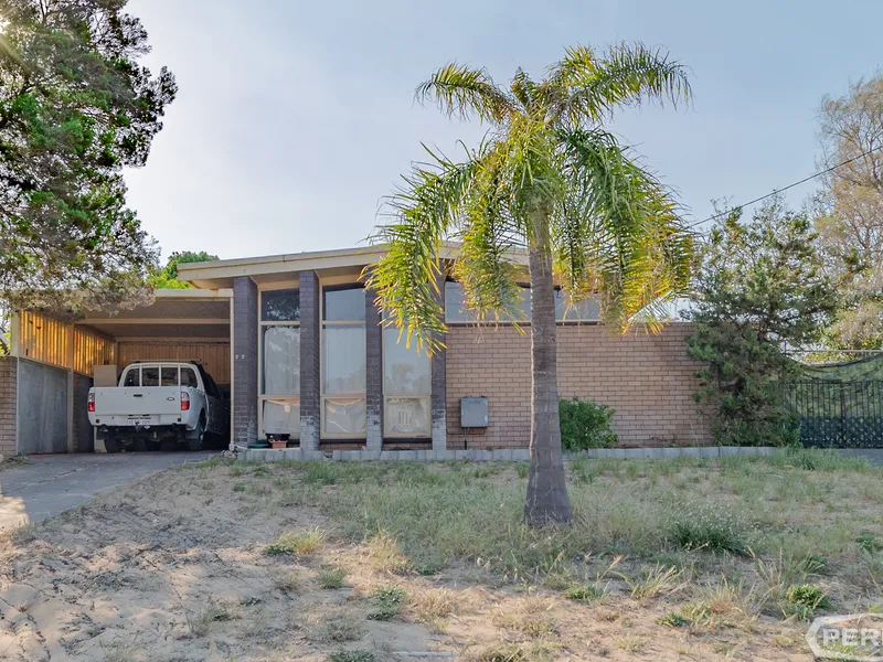 2 STREETS TO THE BEACH - AWESOME LOCATION