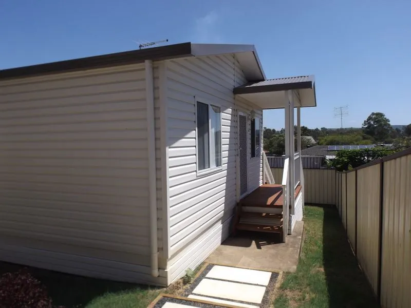 GREAT SIZE GRANNY FLAT