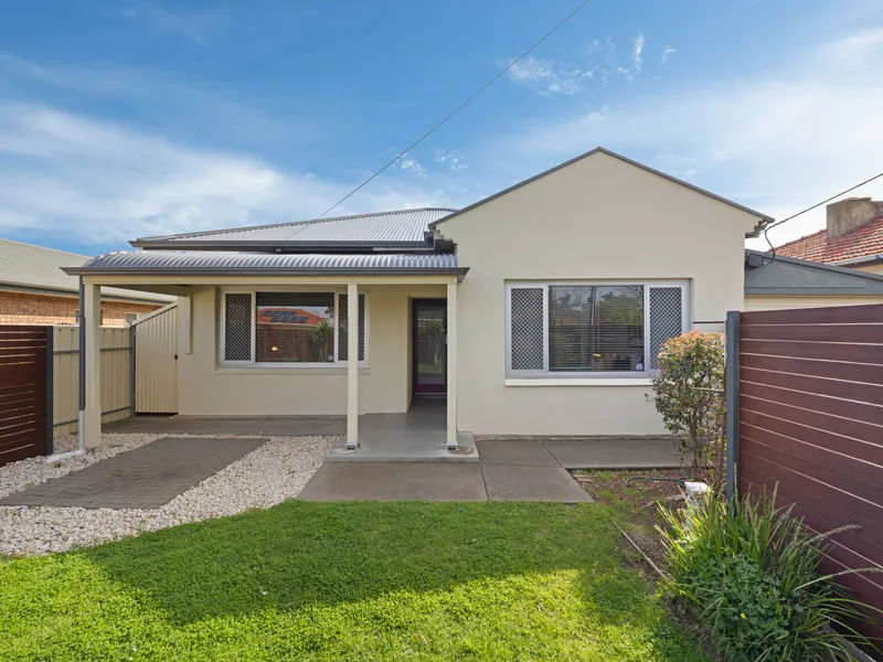 Courtyard Home in Convenient Location