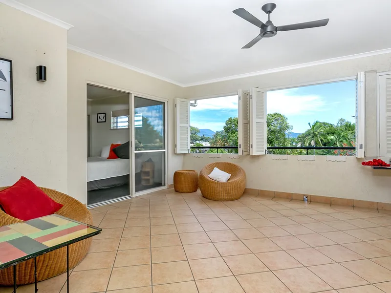 Super Spacious 145sqm2 top floor apartment at 