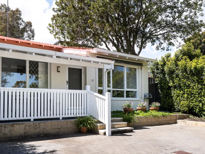 SO LOVELY! GORGEOUS COTTAGE - GREEN TITLE BLOCK