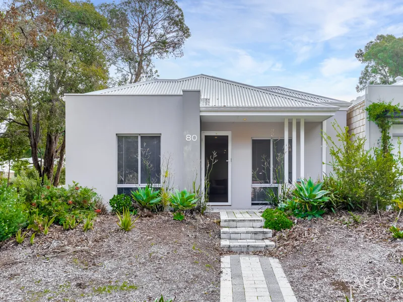 LOW MAINTENANCE ABODE IN FRASERS LANDING!