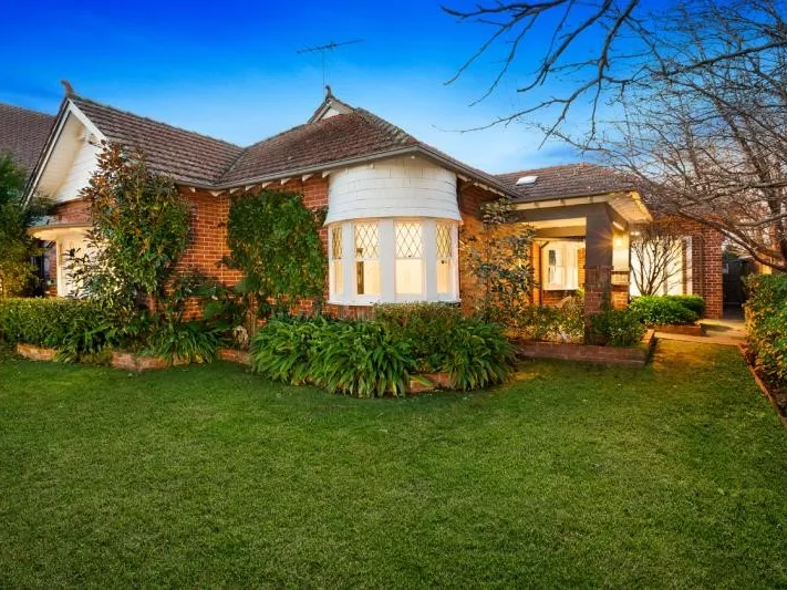 Period splendour, come modern masterpiece!