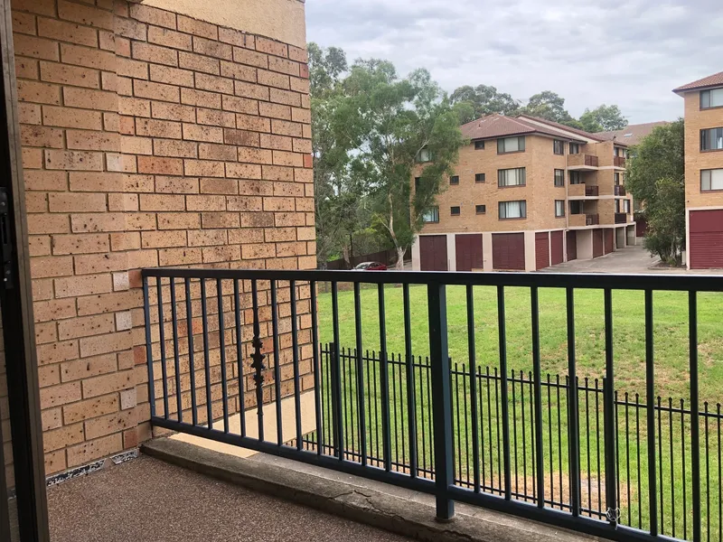 1st floor balcony , plus LUG